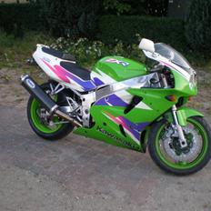 Kawasaki zxr 750 solgt