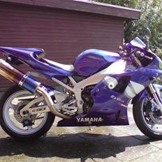 Yamaha YZF R1