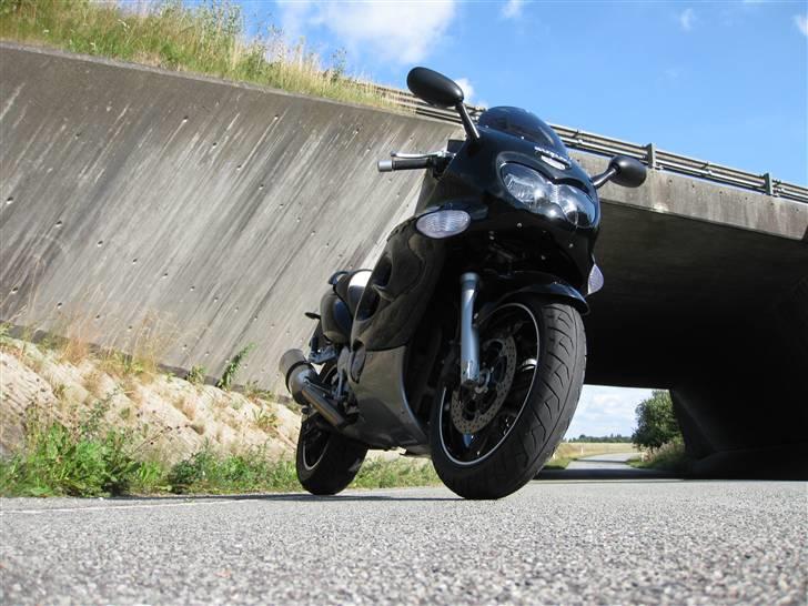 Suzuki gsx 750f SOLGT billede 1