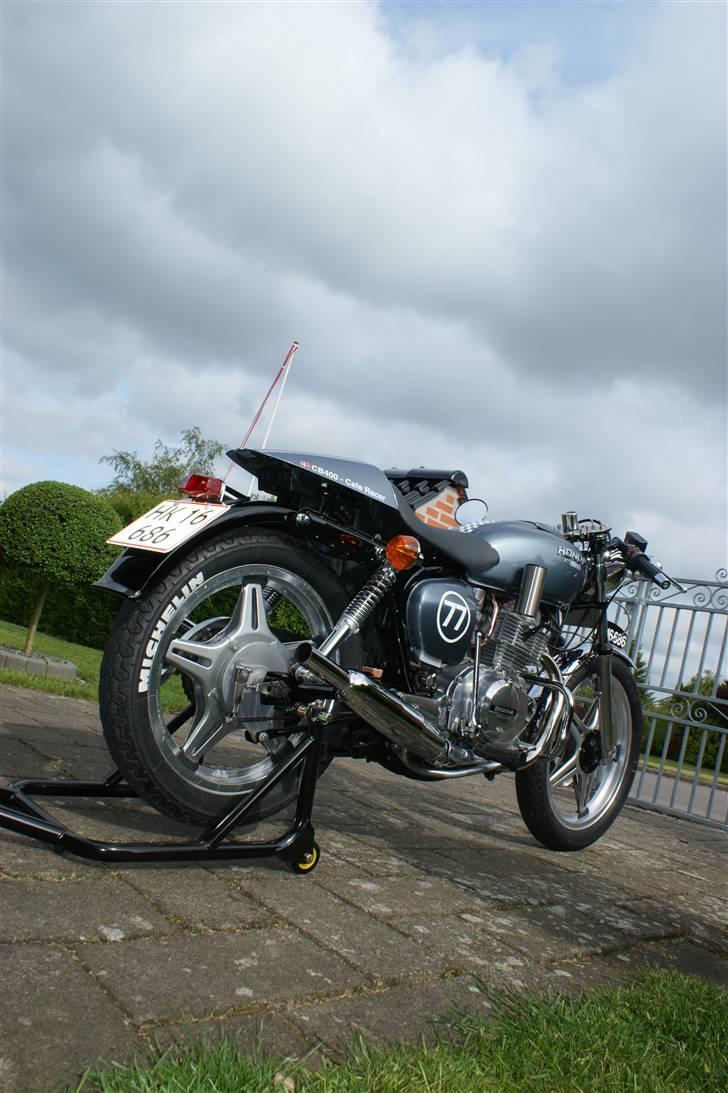 Honda CB400T (Cafe Racer) - På vej til veteran bil/mc udstillng på gavnø Slot Juni 2009 (vejret holdte tørt..) billede 3