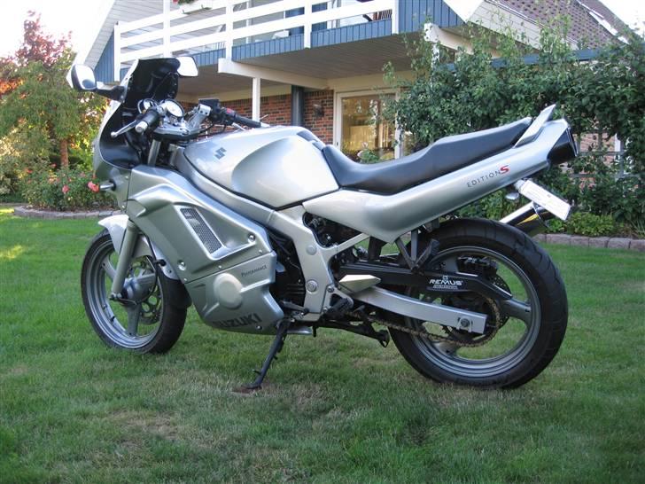 Suzuki GS 500 E - har fået lavet hvide urskiver til den, det er der vist ikke andre der har !!! billede 12