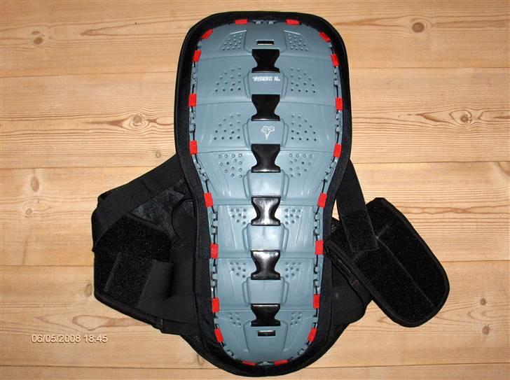 Kawasaki ER 5 **Totalskadet** - Tschul rygskjold. Ligesom dragten fin kvalitet, og den var sq næsten gratis. billede 12