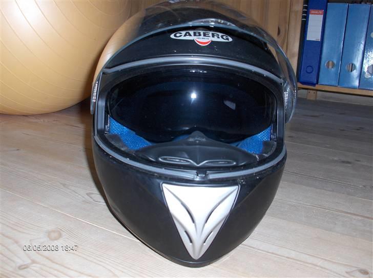 Kawasaki ER 5 **Totalskadet** - Caberg 104 Solo hjelm. Lidt meget vindstøj, men den sidder godt på hovedet. Støjen klares med et par formstøbte ørepropper. billede 13