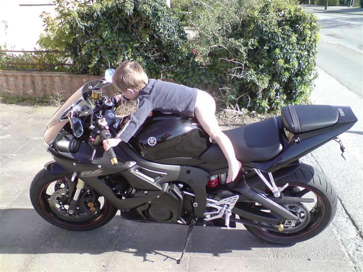 Yamaha yzf r6 Model '05 *Solgt* - Han ved sq godt hvordan man gør, "helt ned og ligge" billede 4