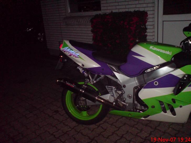 Kawasaki zx9r Ninja - Sådan så den ud da jeg fik den. Pæn Stand, men mange farver. billede 2