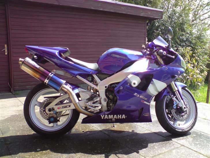 Yamaha YZF R1 billede 1
