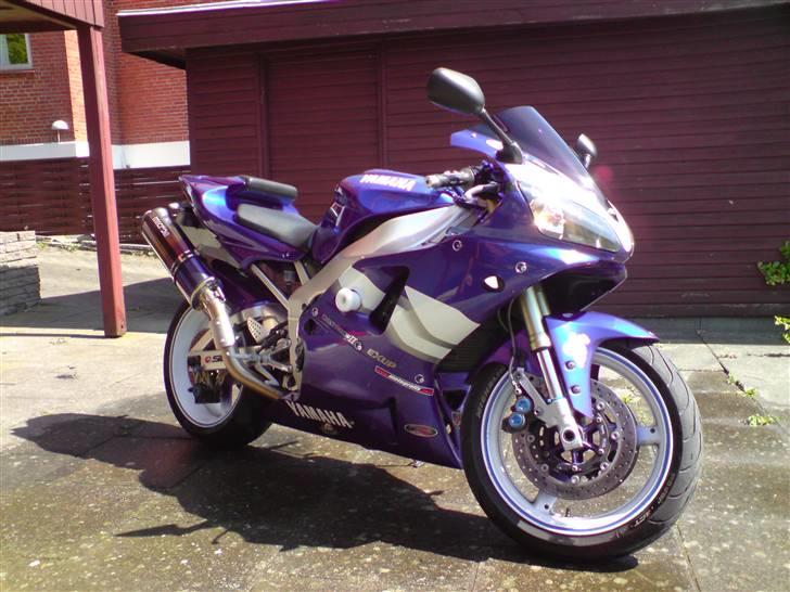 Yamaha YZF R1 billede 2