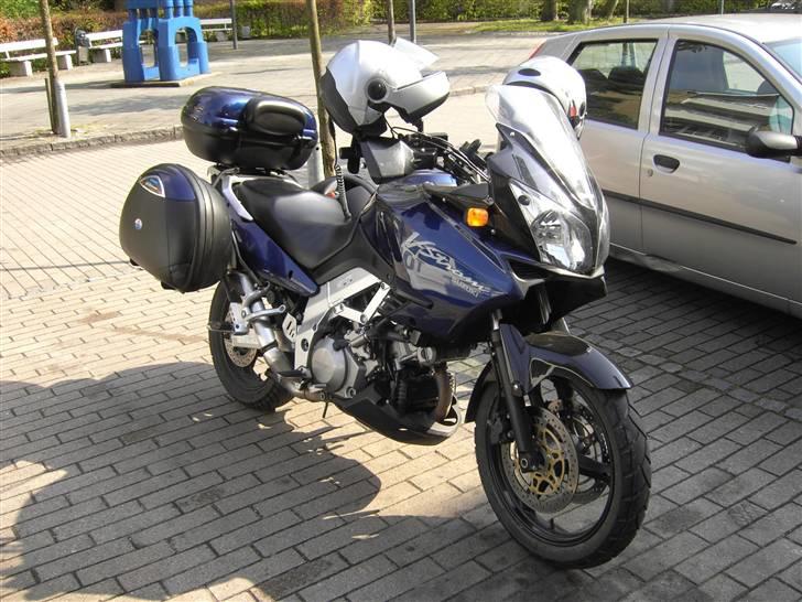 Suzuki DL 1000 - Der står den så - klar til at køre til Harzen billede 1