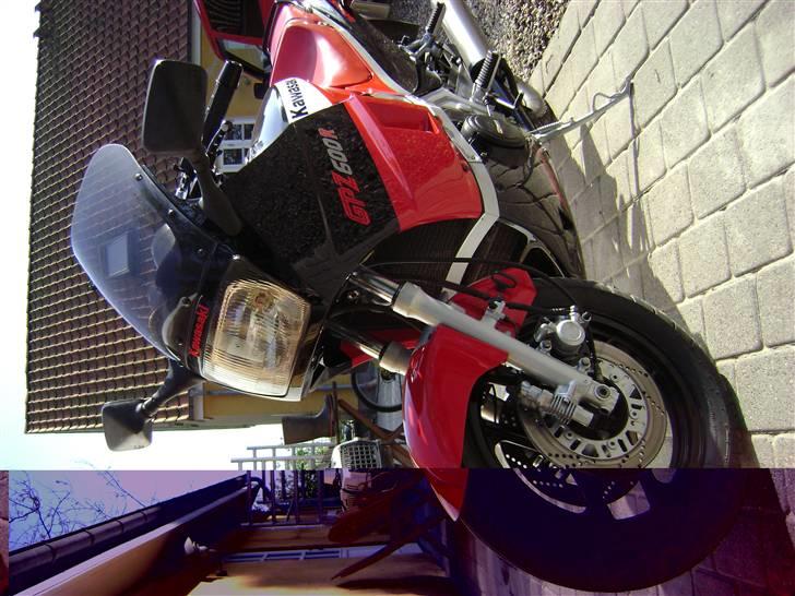 Kawasaki GPZ 600 R billede 4