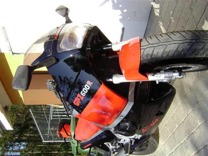 Kawasaki GPZ 600 R billede 7