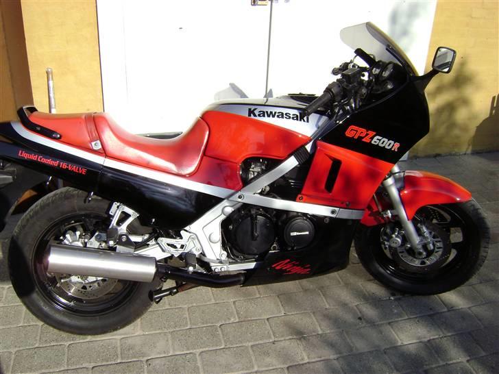 Kawasaki GPZ 600 R billede 8