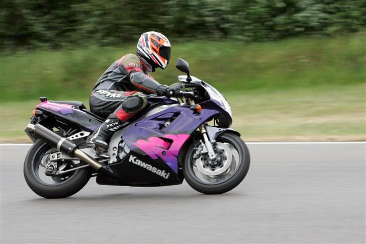 Kawasaki zxr 400 (solgt) - Var med Mestesvinger på knutstorp den 11/6/2008 det var alle pengene værd :) billede 1