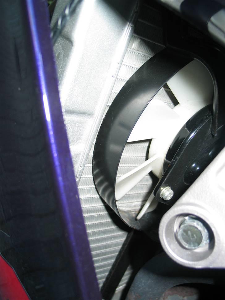 Kawasaki zxr 400 (solgt) - Det ligner næsten computer kølere billede 6