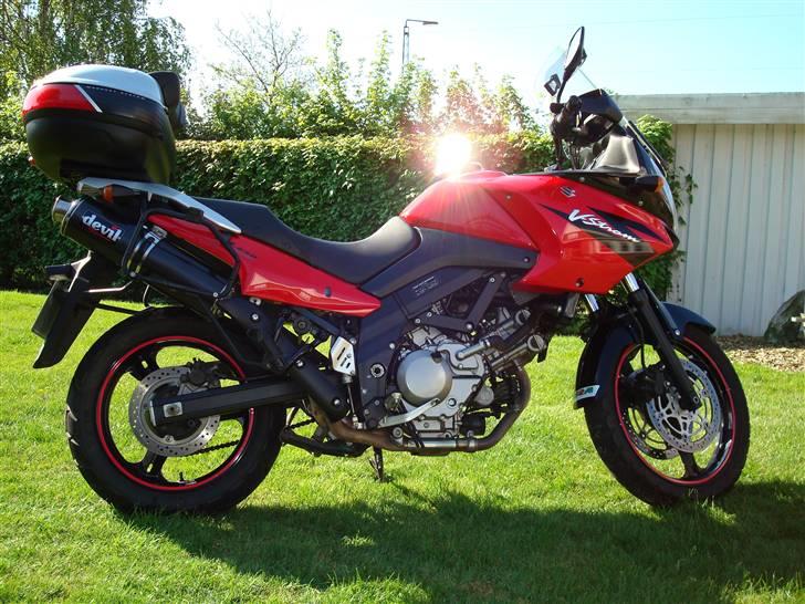 Suzuki DL 650 V-strom - Hvor er hun skøn i solen :-) billede 9