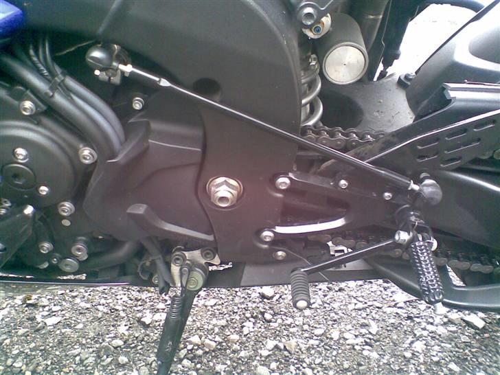 Yamaha R1  - Race gearskift og pulver lakeret fodhvilere for og bag. billede 8