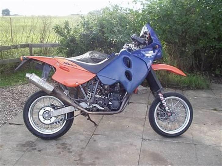 KTM LC4 640 Rallye - Jeg købte den inkl motard-hjul. De blev solgt MED DET SAMME...de passer ikke lige til denne type cykel synes jeg. billede 10