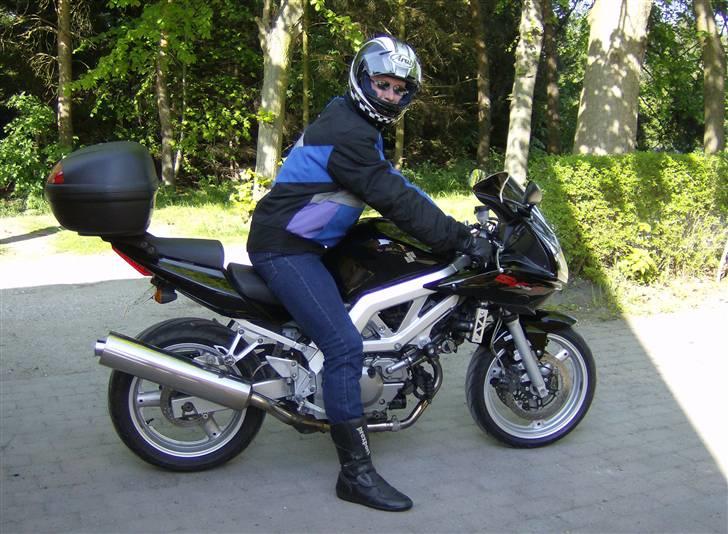 Suzuki SV650S (SOLGT) - Her var jeg lige forbi derhjemme, da jeg prøvekørte SV´en billede 5