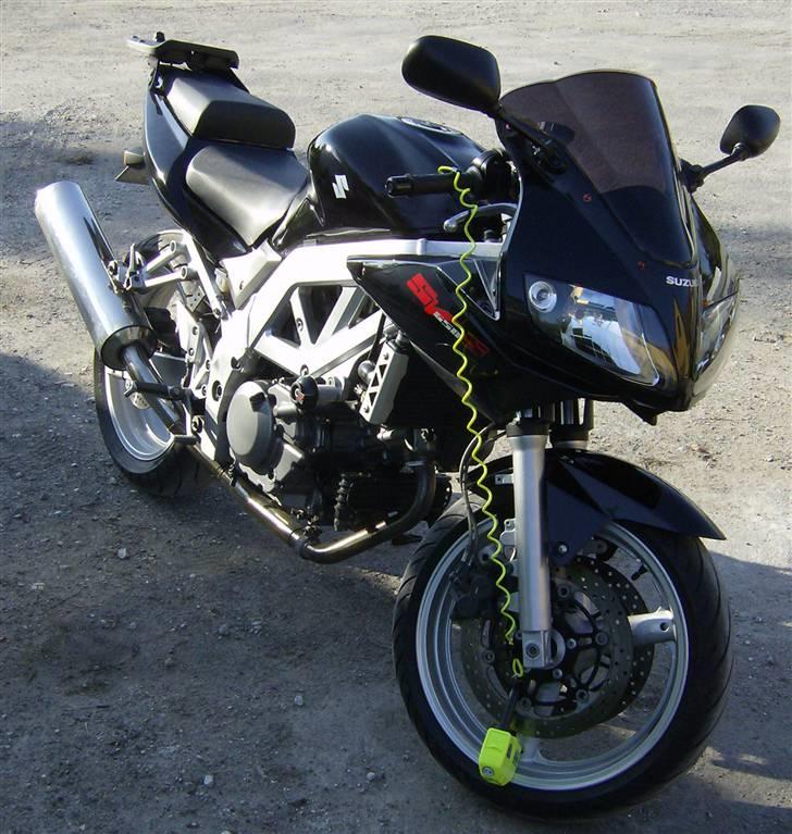 Suzuki SV650S (SOLGT) - Mørkt kåbeglas, samt integrerede blinklys i kåben billede 1
