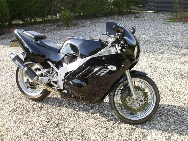 Suzuki gsxr 400 billede 2