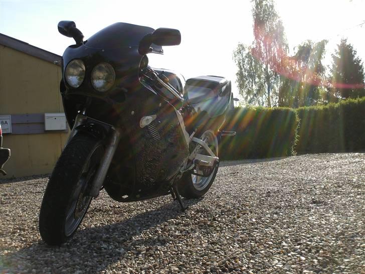 Suzuki gsxr 400 billede 3