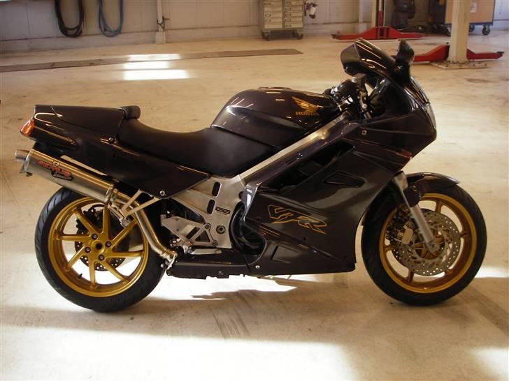 Honda VFR 750F RC36 billede 12