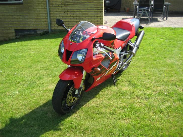 Honda VTR1000 SP-1 - Så er cyklen kommet ud i det grønne - på plader :-) billede 6