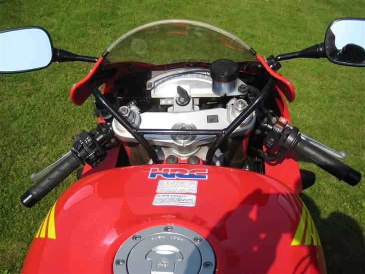 Honda VTR1000 SP-1 - Så er cyklen kommet ud i det grønne - på plader :-) billede 9