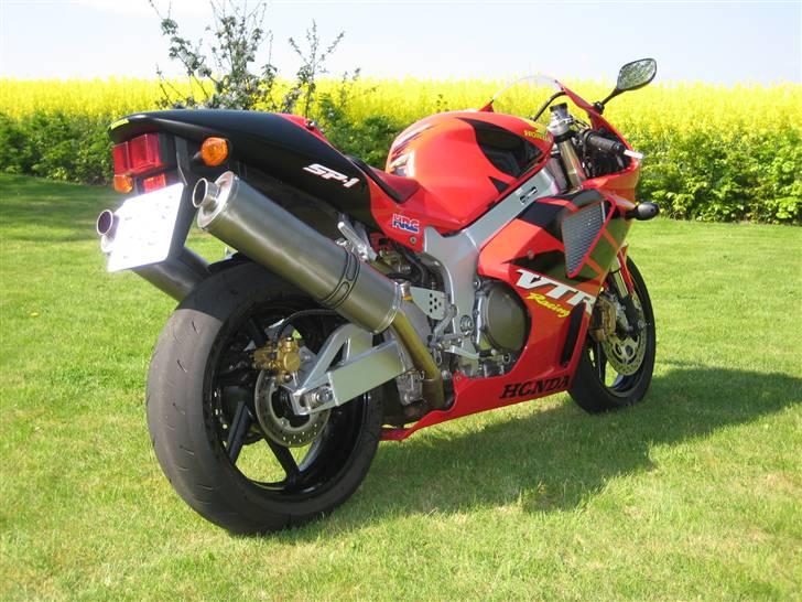 Honda VTR1000 SP-1 - Så er cyklen kommet ud i det grønne - på plader :-) billede 11