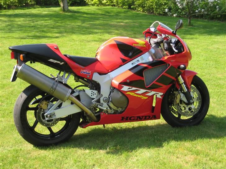 Honda VTR1000 SP-1 - Så er cyklen kommet ud i det grønne - på plader :-) billede 12