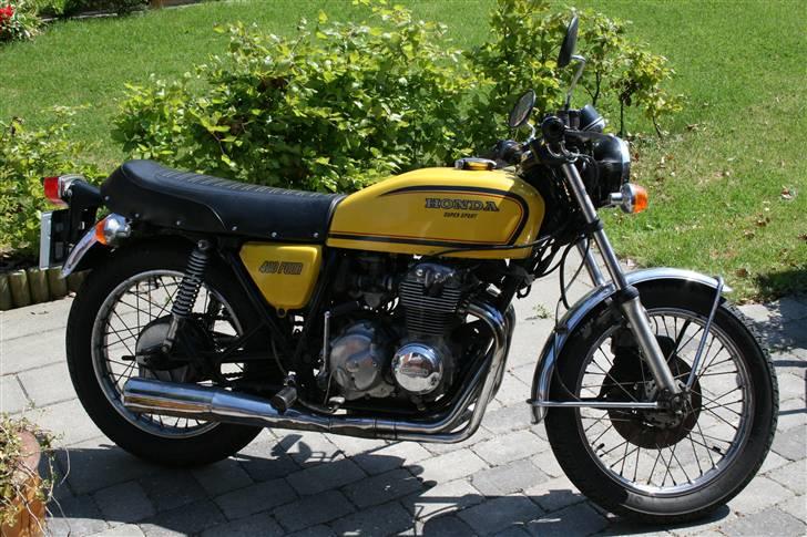 Honda CB 400F - Færdig samlet billede 1
