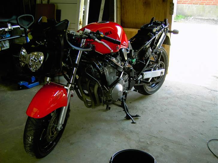 Suzuki GSX600F - så bliver den lige skilt så den kunne blive gjort ordenligt rent, det trængte den til.. billede 7
