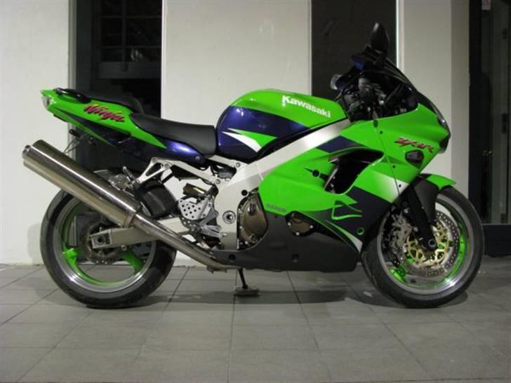 Kawasaki ZX9R - Første billede af den nye cykel.............. (billedet er oppe fra forhandleren) billede 1