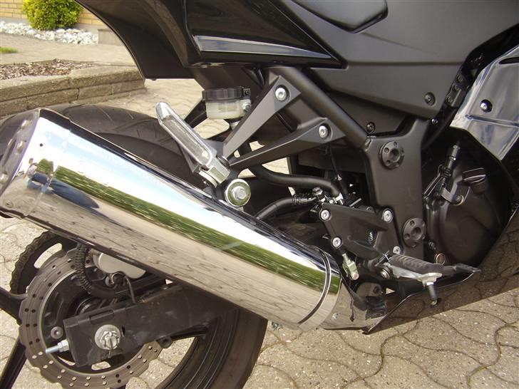 Kawasaki Ninja 250R *SOLGT* billede 5