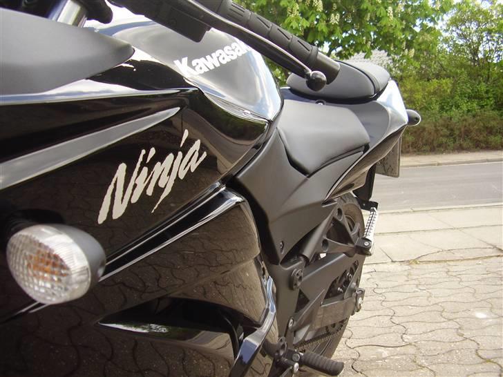Kawasaki Ninja 250R *SOLGT* billede 7