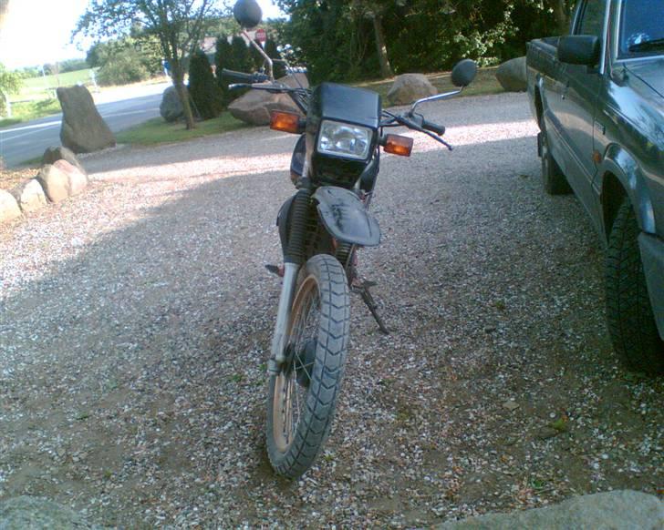 Yamaha DT 175 - Den er godt noget lidt smallere end vmaxen.. billede 5