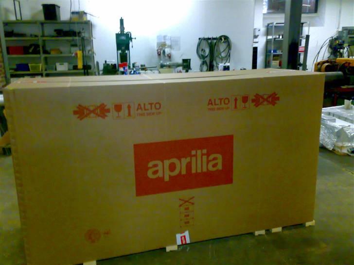 Aprilia SXV 450 #SOLGT# :-( - så er jeg klar til at løfte kassen.:-) :-) billede 8