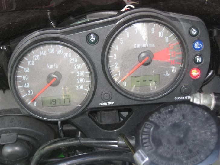 Kawasaki ZX9R billede 7