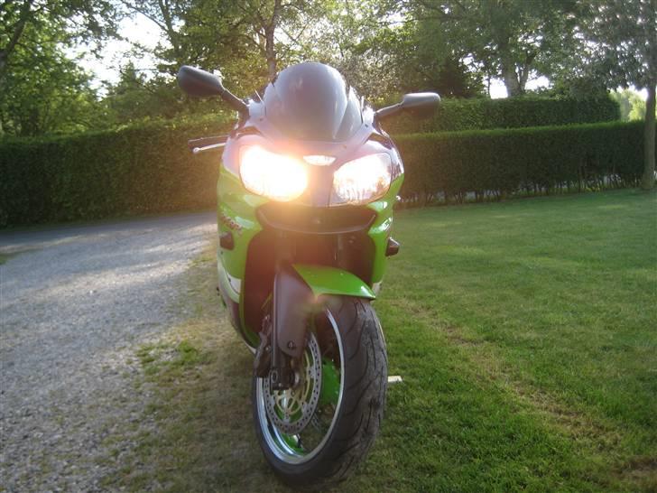 Kawasaki ZX9R billede 10
