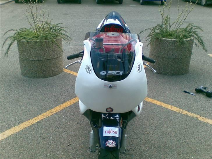 Honda CBR 900 RR SC 33 - Fronten har også fået "reklame" billede 16