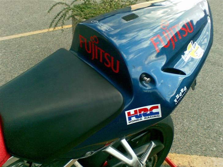 Honda CBR 900 RR SC 33 - Bagenden bemærk "Fujitsu Rocket" billede 20