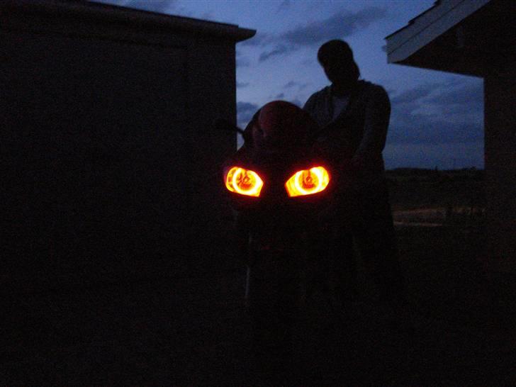 Yamaha YZF R6 - Mors dag gaven 2008. Røde Angeleyes. billede 18