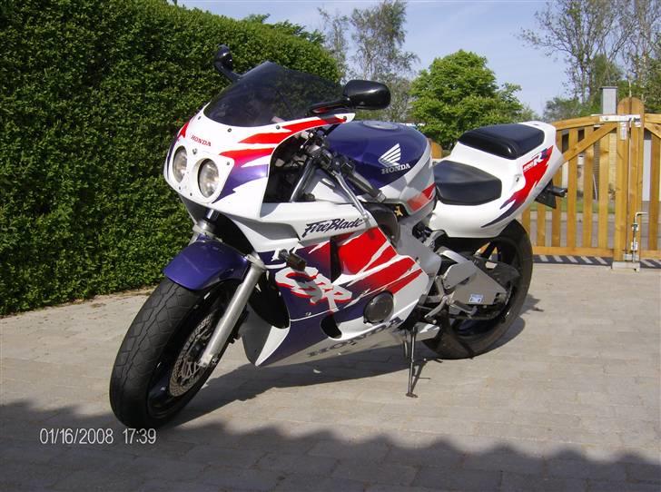 Honda CBR 400 RR FireBlade billede 1