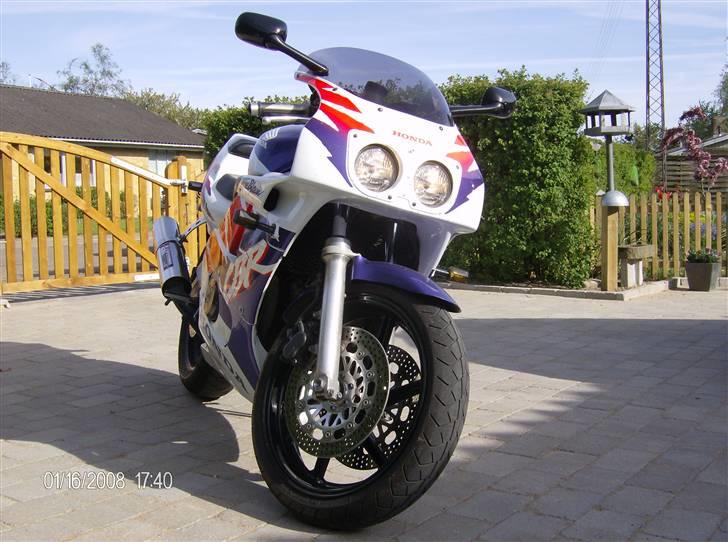 Honda CBR 400 RR FireBlade billede 2