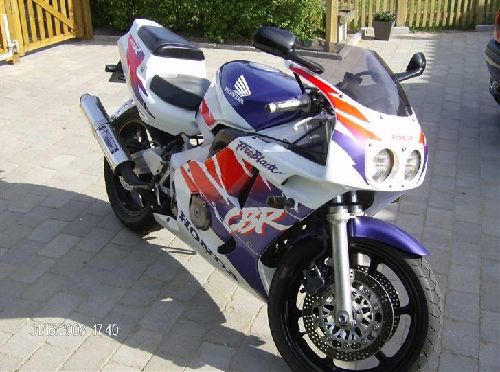 Honda CBR 400 RR FireBlade billede 5