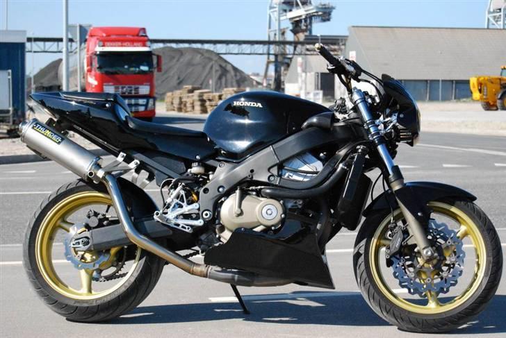 Honda CBR 600 FS Streetfighter billede 2