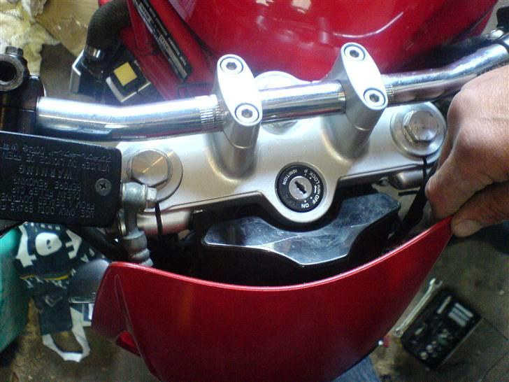 Suzuki GSF 400 Bandit (Solgt) - Forlygte, speedo og rpm. tælle væk. Ny front og km/t tæller næsten klar til fart :) billede 9