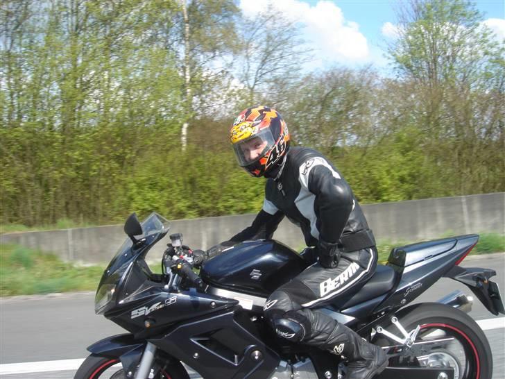 Suzuki sv 650s #solgt# - På vej hjem fra Leibzig, shit min røv var øm da jeg kom hjem, men skøn tur med solskin hele vejen:) billede 13