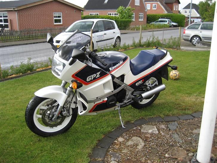 Kawasaki GPZ 600R billede 3