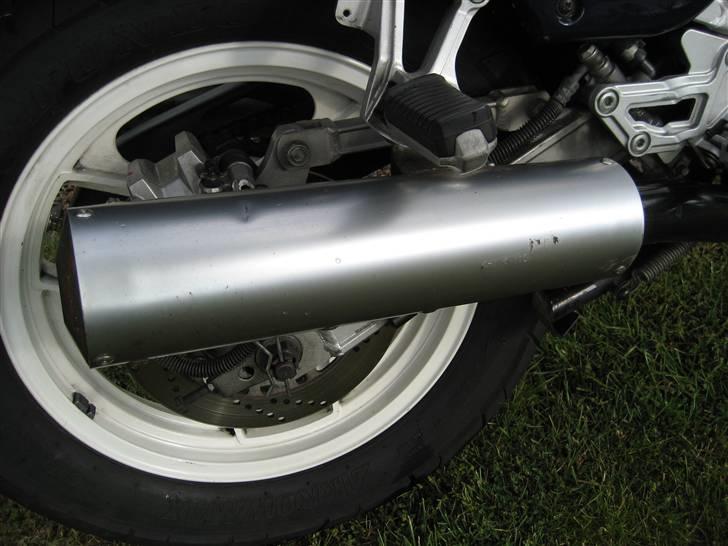 Kawasaki GPZ 600R - en lille bule på udstødningsrøret billede 7