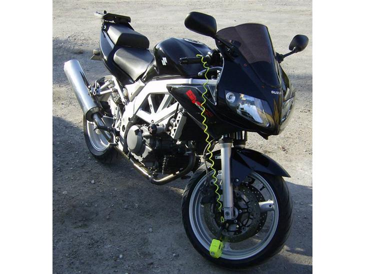 Suzuki SV650S (SOLGT) - Mørkt kåbeglas, samt integrerede blinklys i kåben billede 1